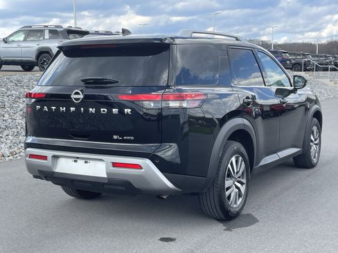 Used 2025 Nissan Pathfinder SL AWD/4WD image 3