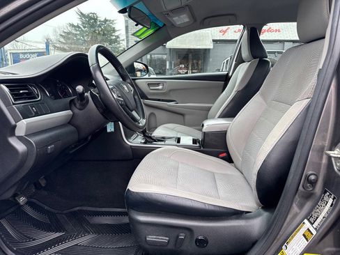 Used 2017 Toyota Camry SE image 14
