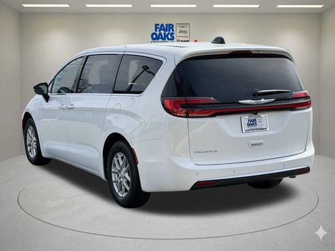 New 2026 Chrysler Pacifica Select FWD image 8