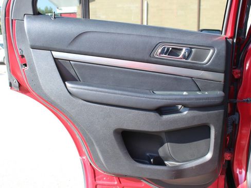 Used 2018 Ford Explorer XLT w/ Equipment Group 202A image 12