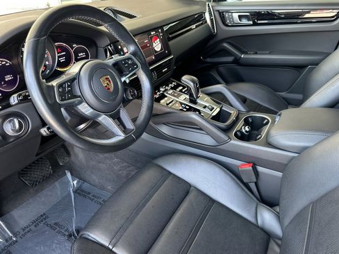Certified 2022 Porsche Cayenne Coupe AWD/4WD image 4
