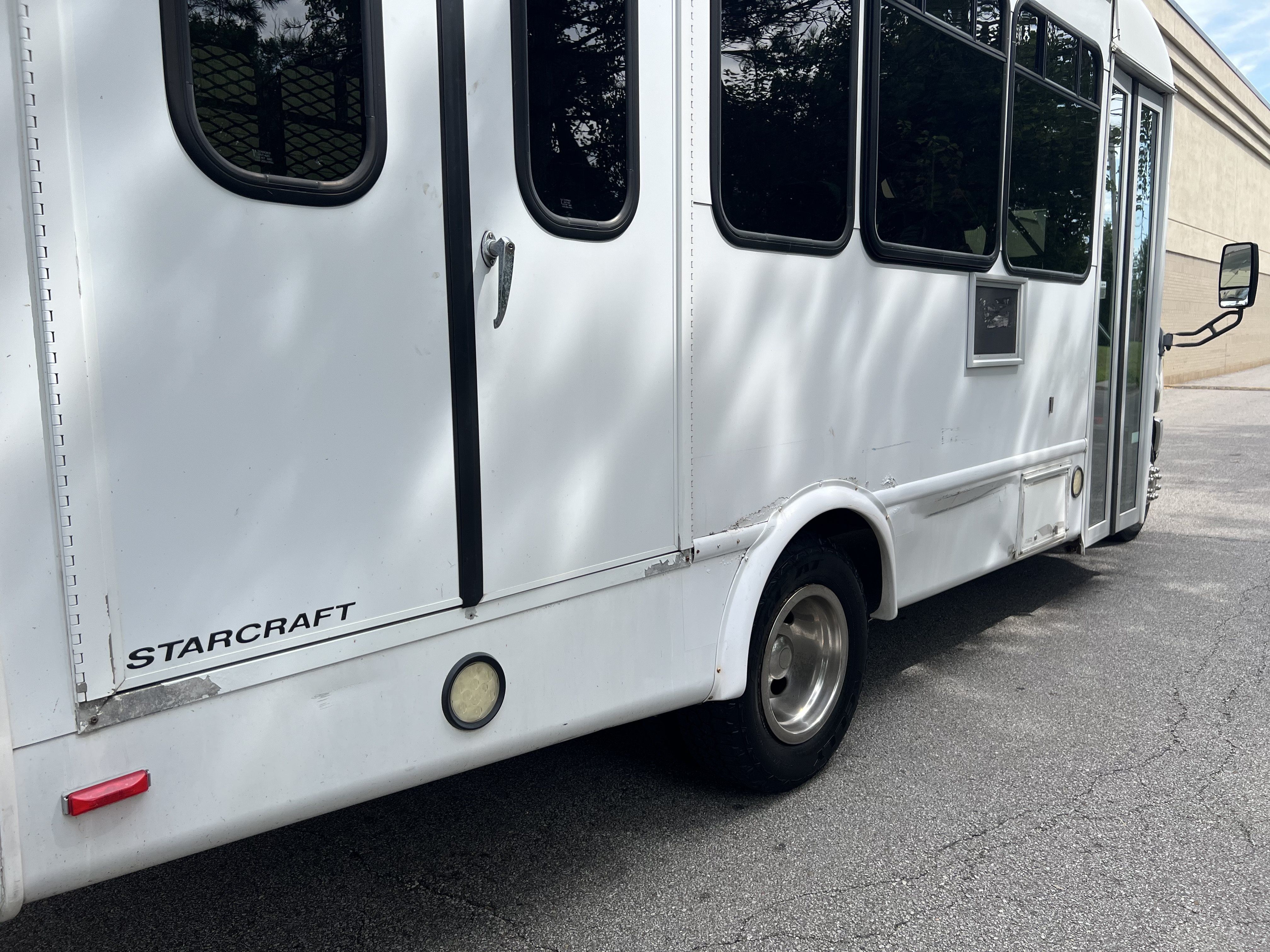 Used 2013 Ford E-350 and Econoline 350 Super Duty w/ Shuttle Bus Prep Pkg RWD image 29