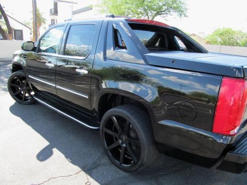 Used 2011 Cadillac Escalade EXT image 7