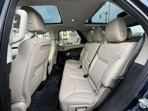 Used 2018 Land Rover Discovery SE AWD/4WD image 26