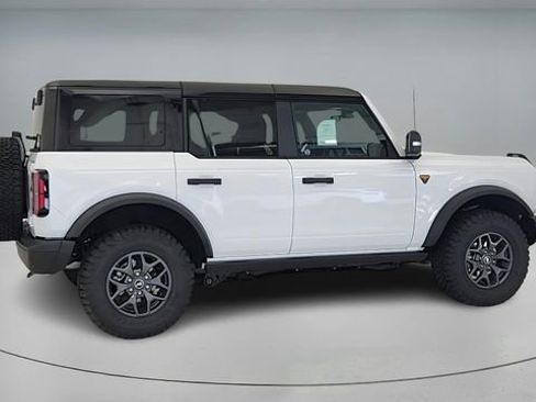 New 2025 Ford Bronco Badlands image 8