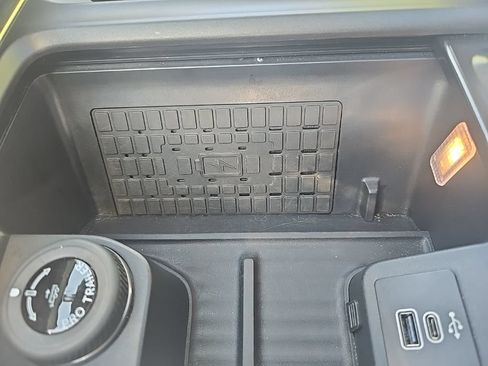 Used 2025 Ford Expedition Active AWD/4WD image 27