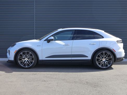 Certified 2025 Porsche Macan 4 Electric AWD/4WD image 2