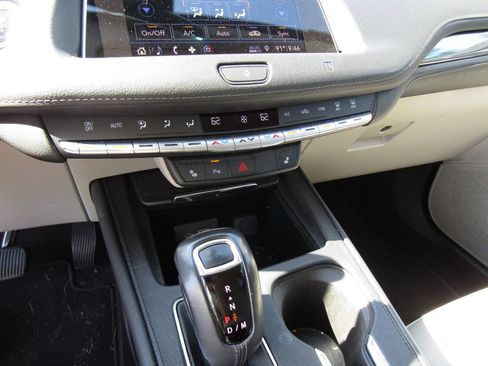 Used 2019 Cadillac XT4 Luxury AWD/4WD image 14