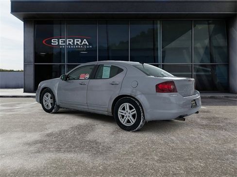 Used 2013 Dodge Avenger SXT image 3