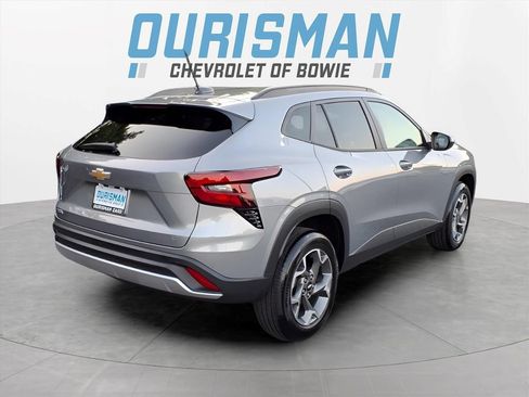 Certified 2024 Chevrolet Trax LT w/ Driver Confidence Package FWD image 3