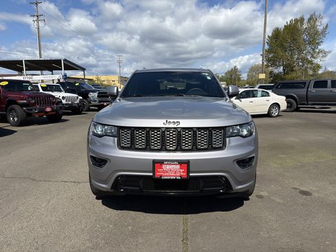Used 2018 Jeep Grand Cherokee Altitude image 8