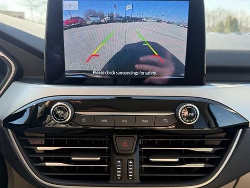 Used 2022 Ford Escape SE image 12