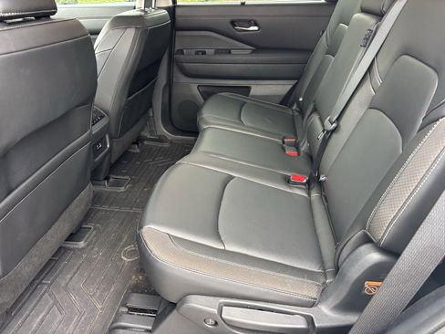 Used 2024 Nissan Pathfinder SL image 5