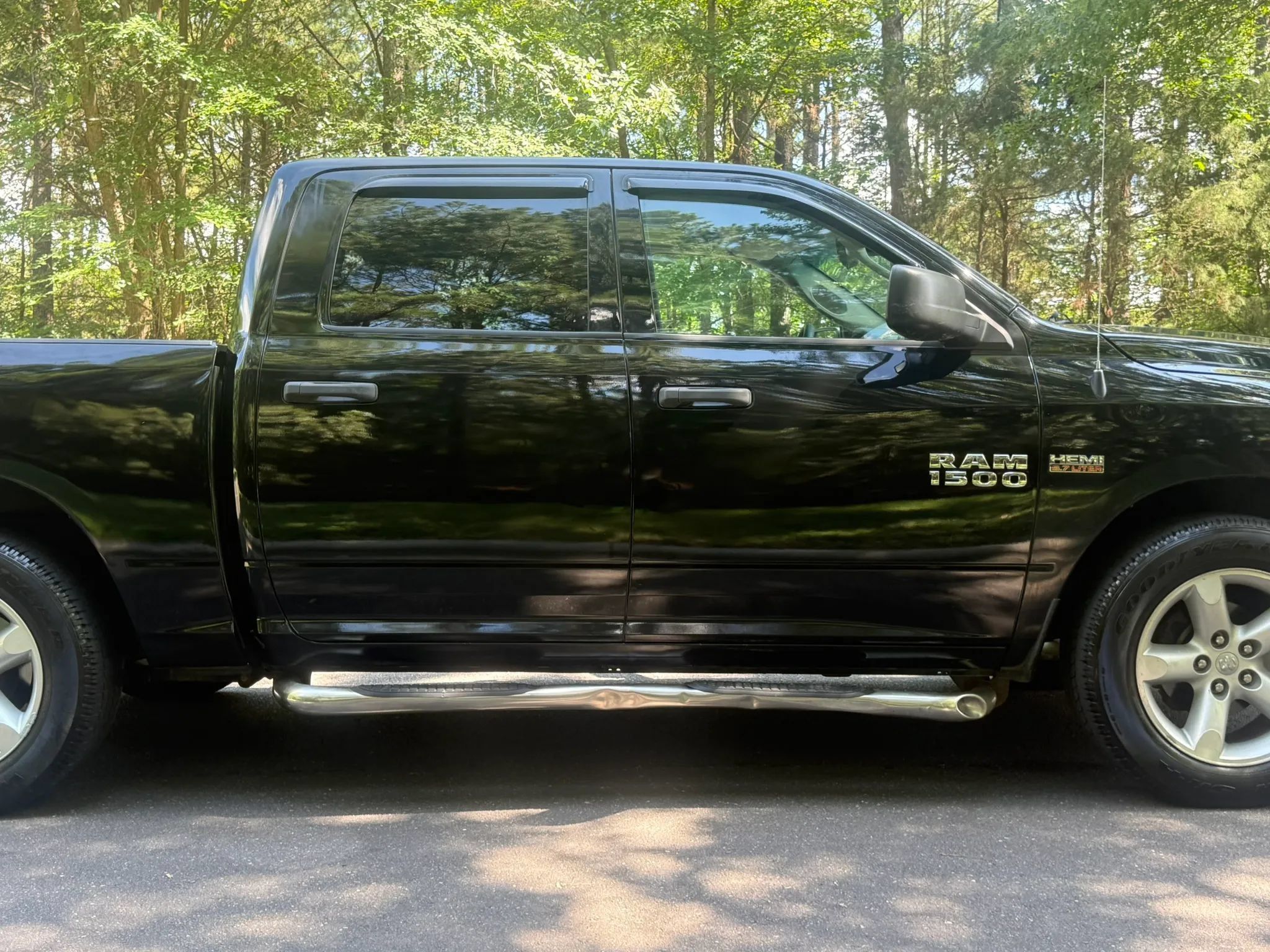 Used 2015 RAM 1500 Express RWD image 4