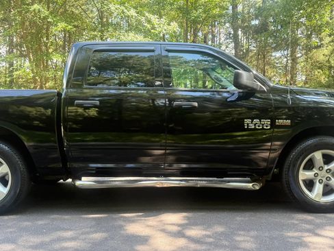 Used 2015 RAM 1500 Express RWD image 4