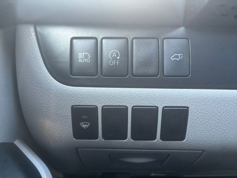 Used 2019 Toyota Highlander XLE FWD image 21