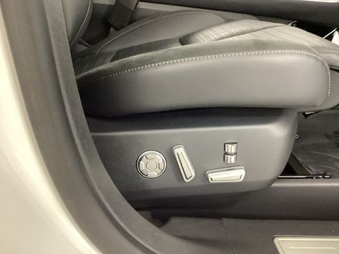 Used 2025 Lincoln Nautilus Reserve AWD/4WD image 9