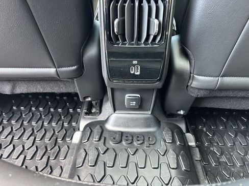 Used 2023 Jeep Compass Limited w/ Elite Group AWD/4WD image 8