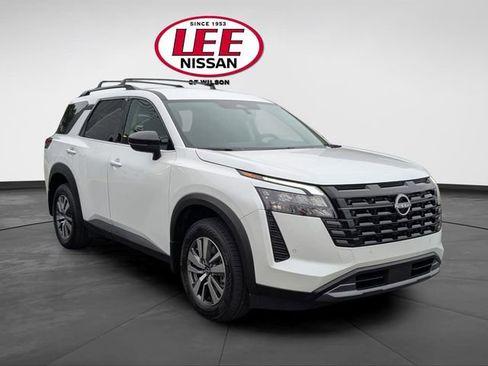 New 2026 Nissan Pathfinder SL AWD/4WD image 1