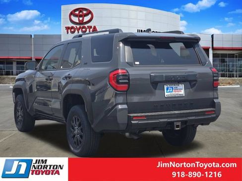 Used 2025 Toyota 4Runner SR5 AWD/4WD image 5