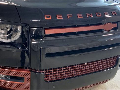 Used 2021 Land Rover Defender 110 image 32