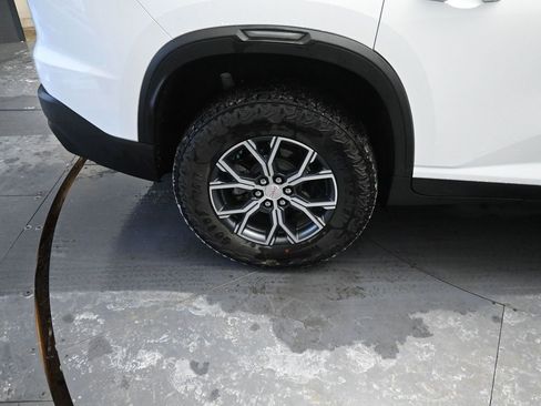 Used 2026 GMC Acadia AT4 image 24