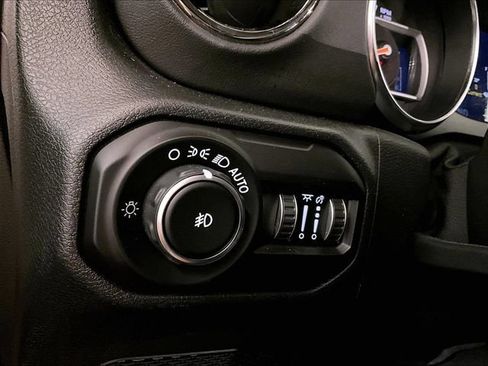 Used 2020 Jeep Wrangler Unlimited Sahara AWD/4WD image 30