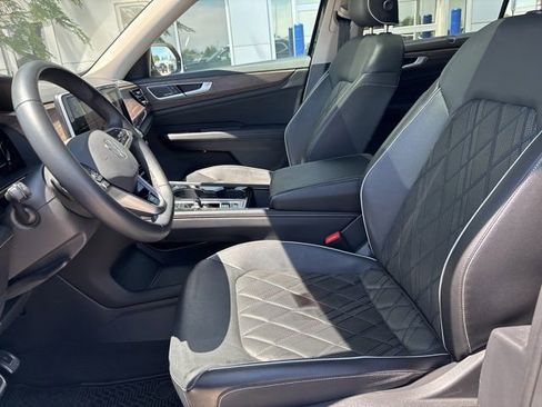 Used 2024 Volkswagen Atlas SEL Premium R-Line AWD/4WD image 9