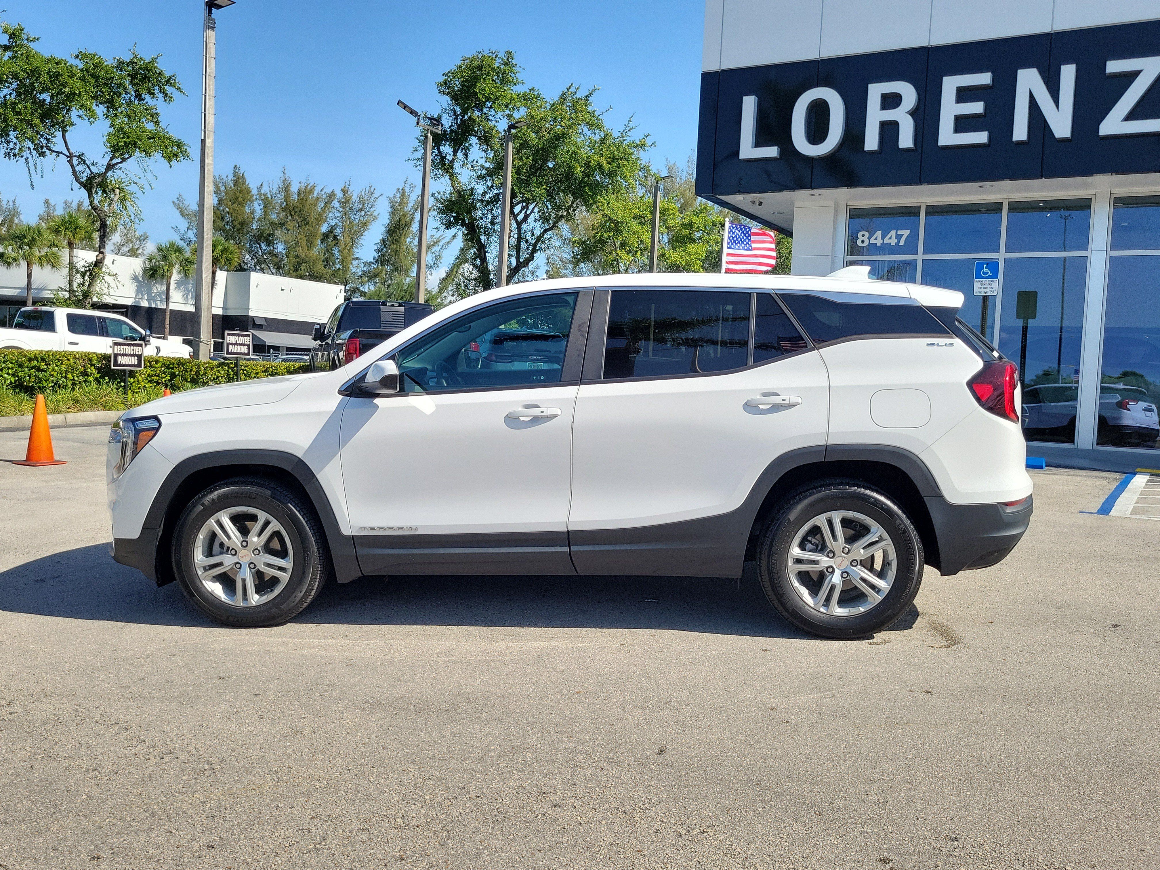 Used 2023 GMC Terrain SLE FWD image 8