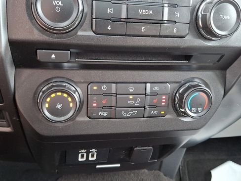 Used 2018 Ford F150 XLT w/ Equipment Group 302A Luxury AWD/4WD image 17