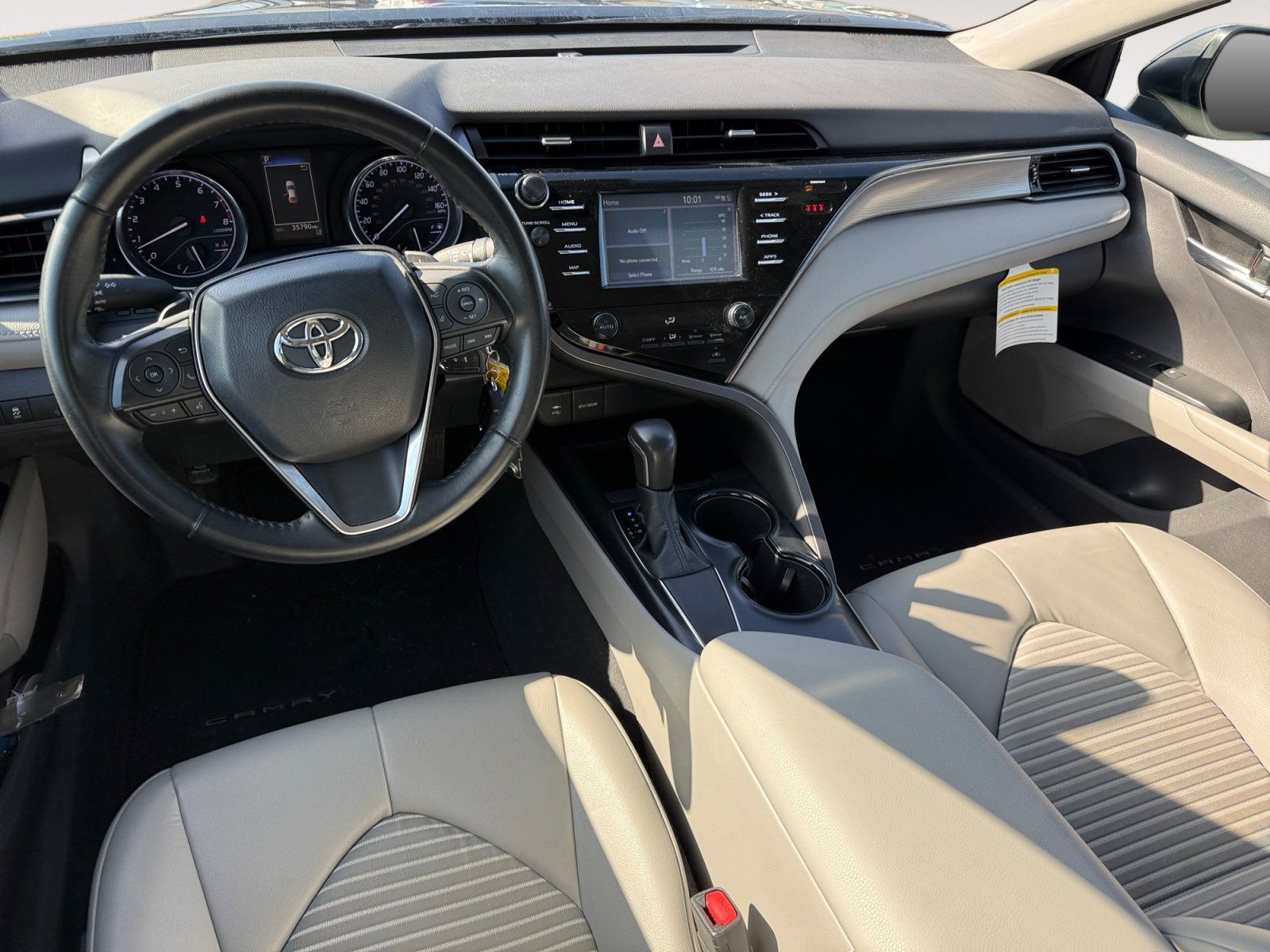 Used 2019 Toyota Camry SE w/ Carpet Mat Package FWD image 15