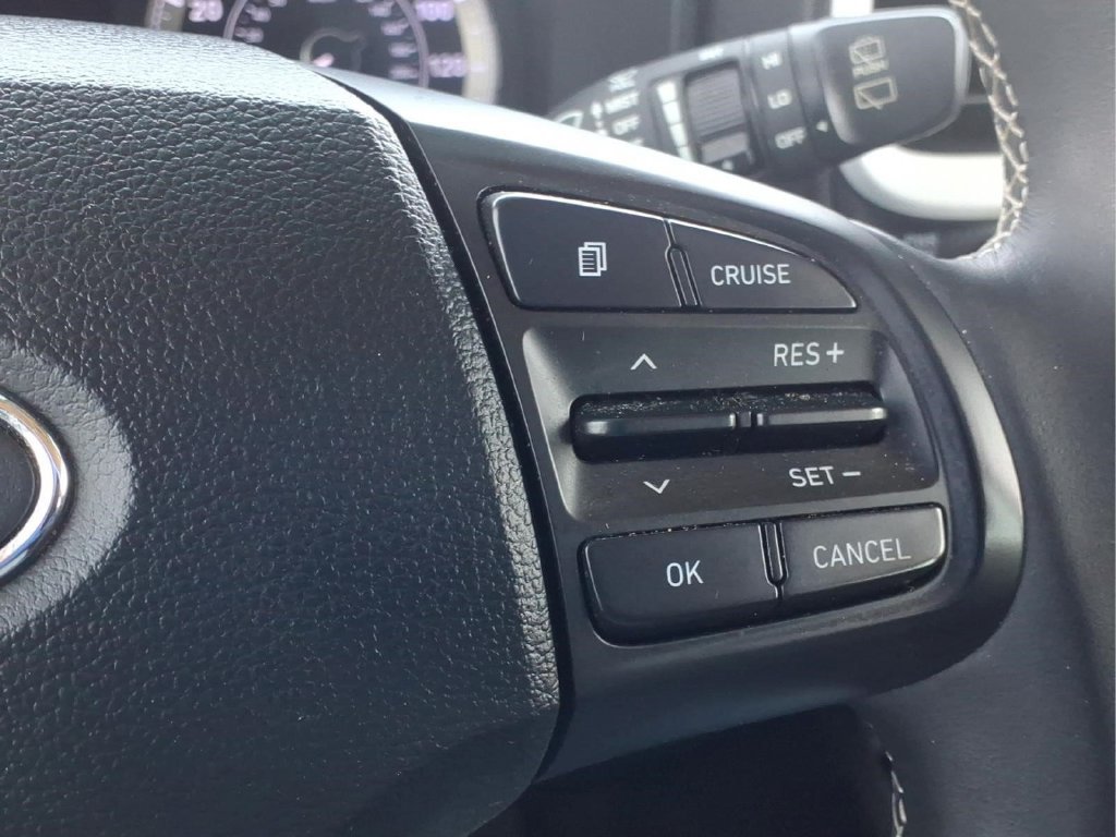 Used 2022 Hyundai Venue Limited FWD image 19