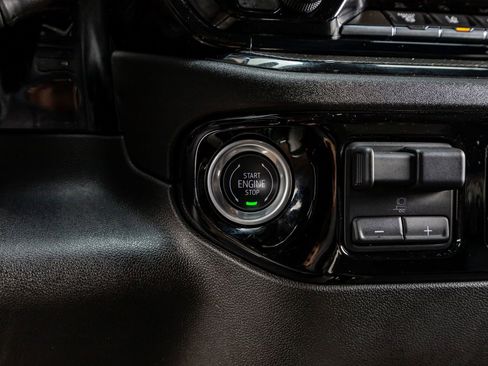 Used 2024 Chevrolet Silverado 2500 ZR2 w/ Technology Package image 23