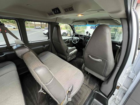 Used 2018 Chevrolet Express 3500 LT w/ LT Preferred Equipment Group image 4