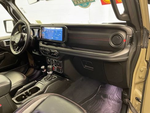 Certified 2025 Jeep Wrangler Unlimited Rubicon w/ Convenience Group AWD/4WD image 27