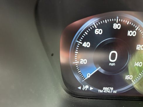 Used 2016 Volvo XC90 T6 Momentum w/ Momentum Plus Package image 14