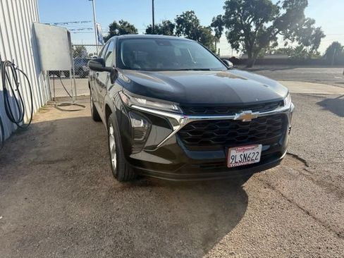 Certified 2024 Chevrolet Trax LS w/ LS Convenience Package FWD image 1