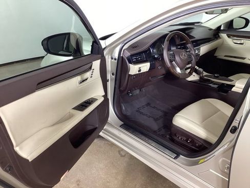 Used 2016 Lexus ES 350 w/ Premium Package w/Wood Trim FWD image 9