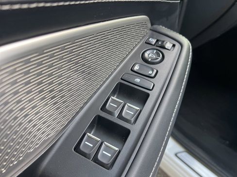 Used 2023 Acura MDX SH-AWD w/ Advance Package image 11