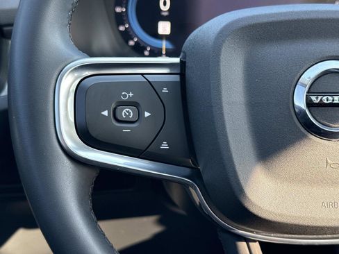 Used 2024 Volvo XC40 B5 Plus image 10