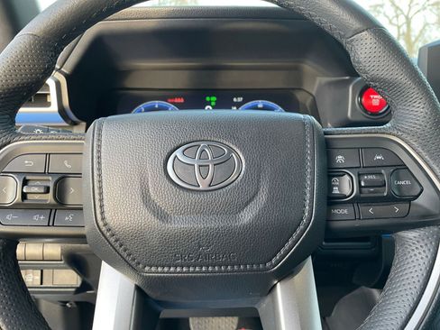 Used 2025 Toyota Tacoma TRD Off-Road AWD/4WD image 29