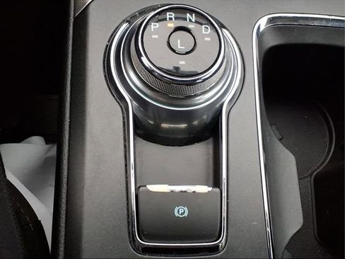 Used 2017 Ford Fusion SE w/ Fusion SE Technology Package image 18