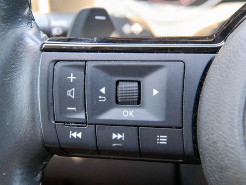 Used 2023 Nissan Rogue SV w/ SV Premium B Package FWD image 13