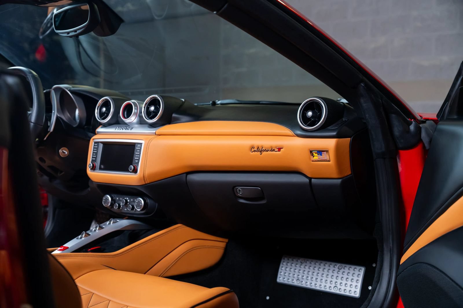 Used 2015 Ferrari California T RWD image 94