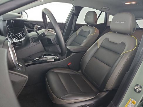 Used 2025 Chevrolet Trax ACTIV w/ Driver Confidence Package FWD image 24