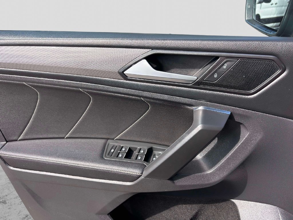 Used 2023 Volkswagen Tiguan SE AWD/4WD image 20