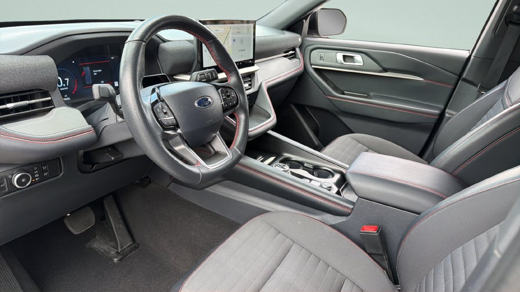 Used 2025 Ford Explorer ST-Line AWD/4WD image 34