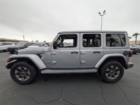 Used 2018 Jeep Wrangler Unlimited Sahara image 9