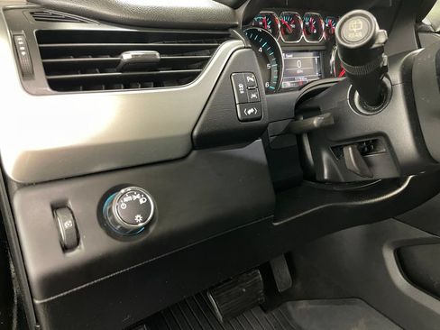 Used 2016 Chevrolet Suburban LT RWD image 27
