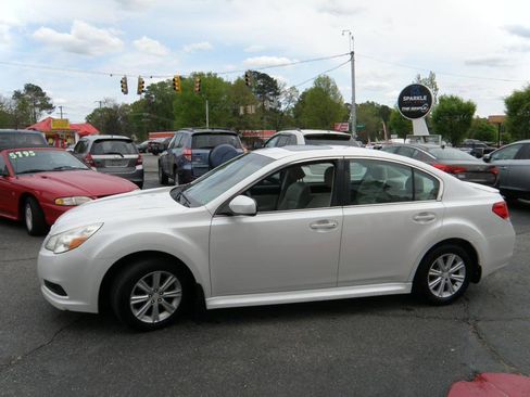 Used 2010 Subaru Legacy 2.5i Premium image 5